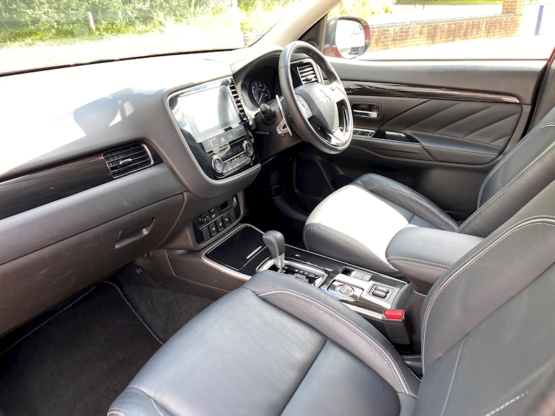 Mitsubishi 2.2 DI-D 4 SUV 5dr Diesel Auto 4WD Euro 6 (147 ps)