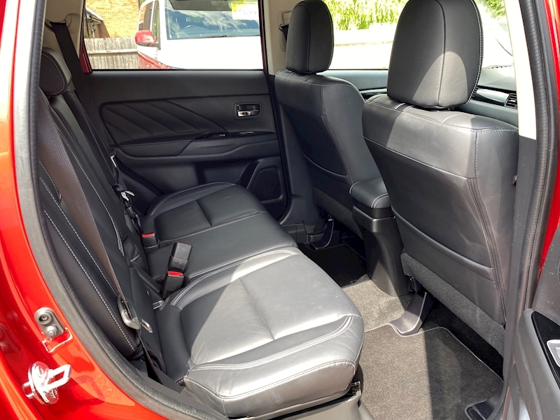 Mitsubishi 2.2 DI-D 4 SUV 5dr Diesel Auto 4WD Euro 6 (147 ps)