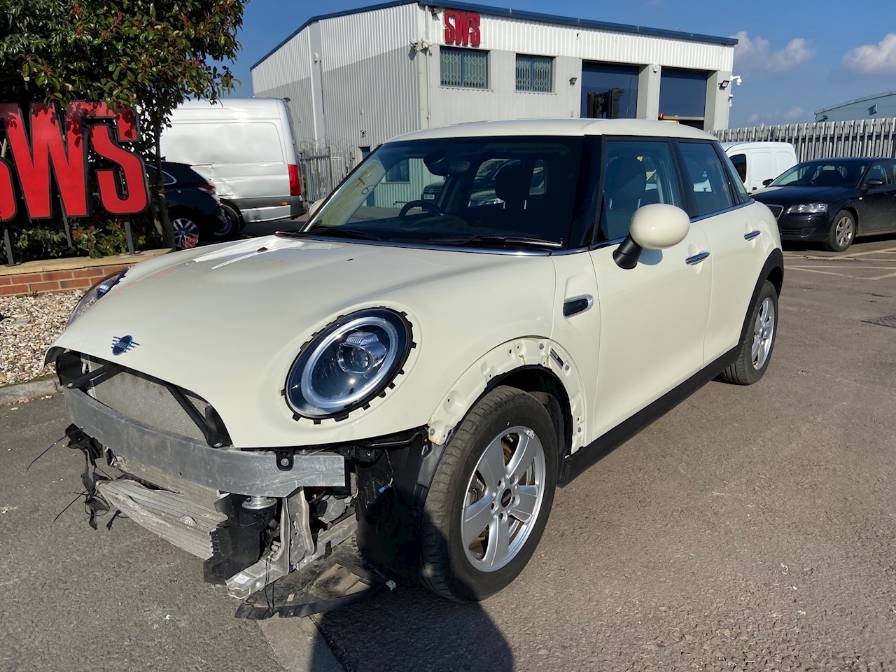 Mini Mini Cooper 1.5 5dr Cat S Automatic Petrol - Vehicle Details ...