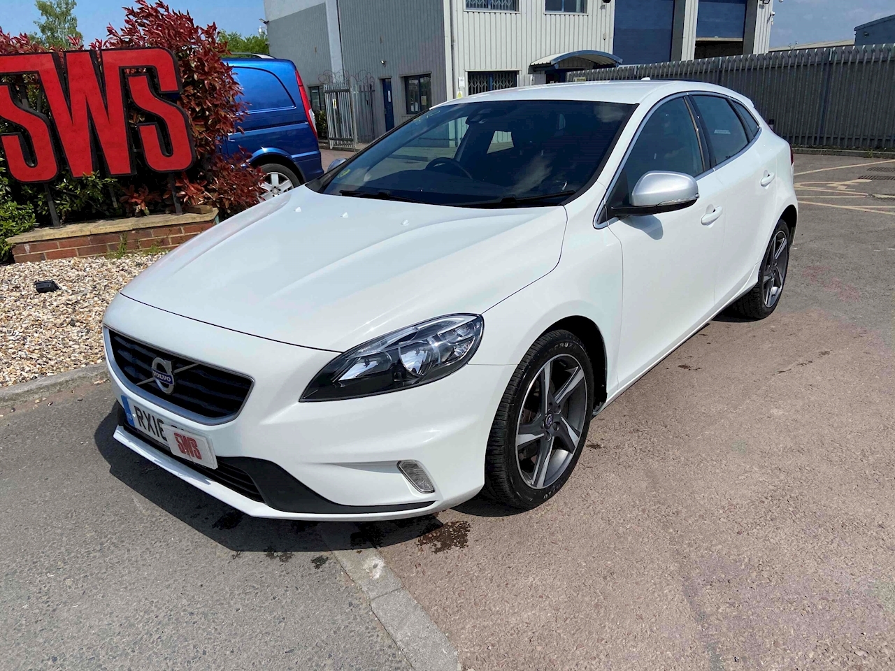 Volvo V40 T2 R-Design 2.0 5dr Cat N Manual Petrol - Vehicle Details ...