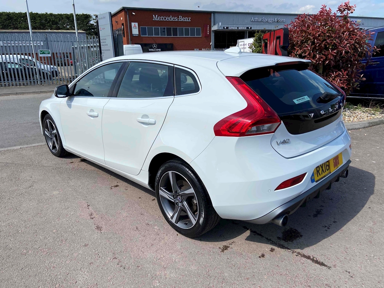 Volvo V40 T2 R-Design 2.0 5dr Cat N Manual Petrol - Vehicle Details ...