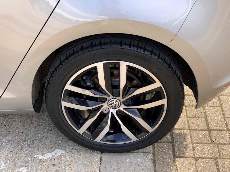 Volkswagen Golf  - U10001229