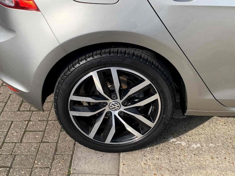 Volkswagen Golf  - U10001229