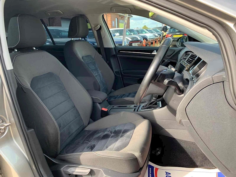 Volkswagen Golf  - U10001229