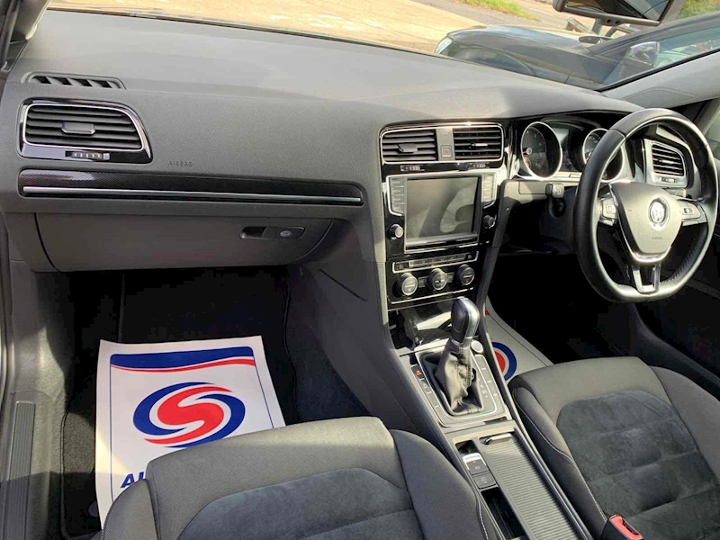 Volkswagen Golf  - U10001229