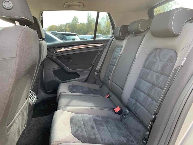 Volkswagen Golf  - U10001229