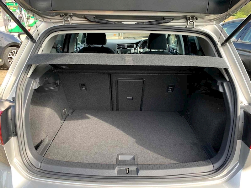 Volkswagen Golf  - U10001229