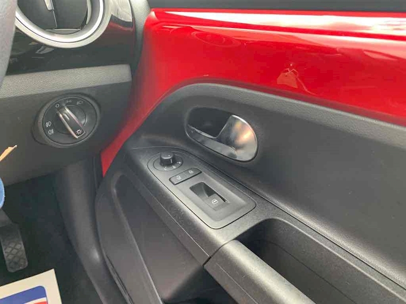 Volkswagen up! High up! - U10001350