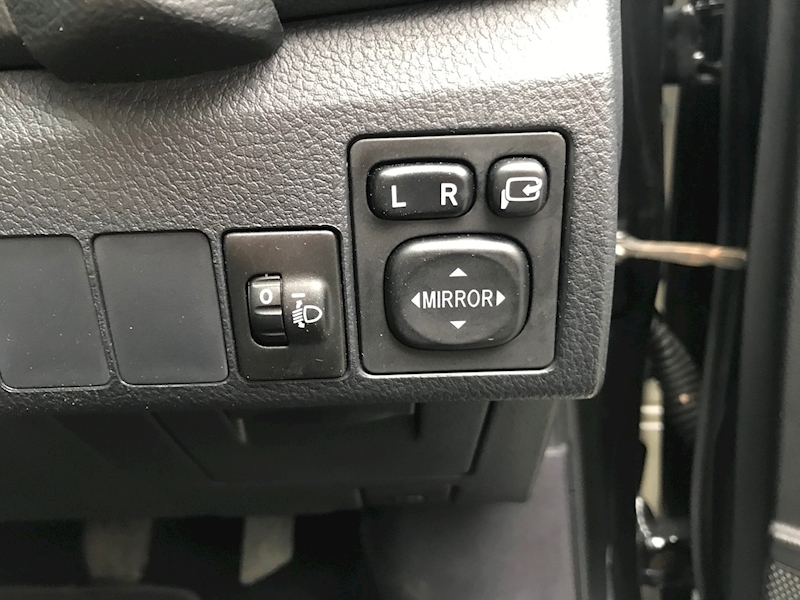Toyota Auris D-4D Icon Plus - Large 14