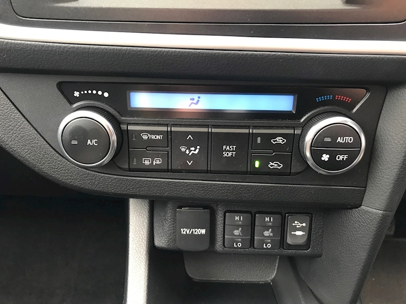 Toyota Auris D-4D Icon Plus - Large 19