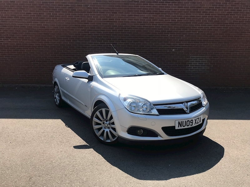 Vauxhall Astra Twin Top Design - Large 0