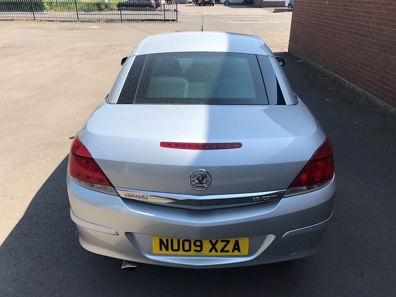 Vauxhall Astra Twin Top Design - Large 6