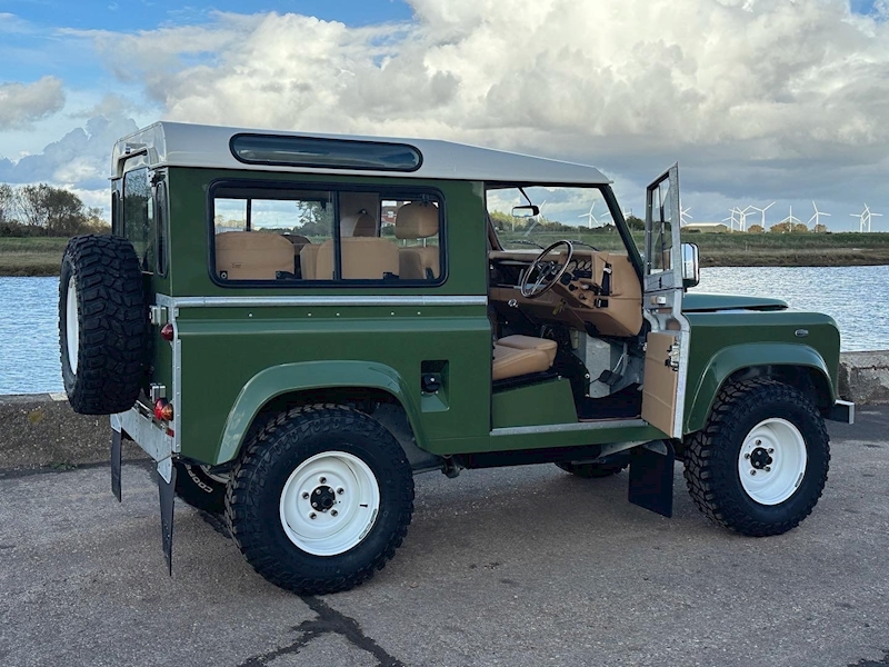 Land Rover 90 County