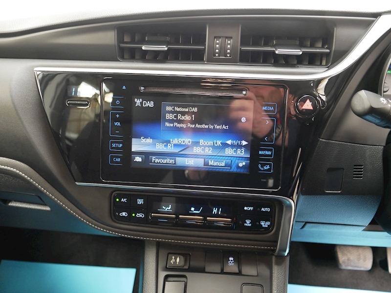 Toyota 1.8 VVT-h Design Hatchback 5dr Petrol Hybrid CVT (s/s) (136 ps)