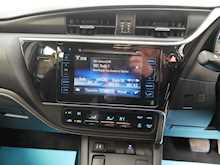 Toyota Auris VVT-h Design 