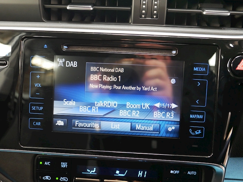 Toyota 1.8 VVT-h Design Hatchback 5dr Petrol Hybrid CVT (s/s) (136 ps)