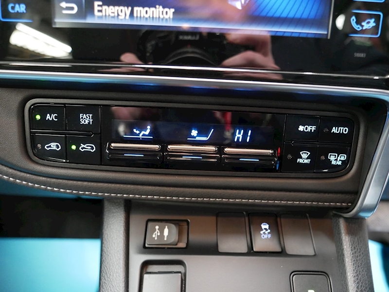 Toyota 1.8 VVT-h Design Hatchback 5dr Petrol Hybrid CVT (s/s) (136 ps)