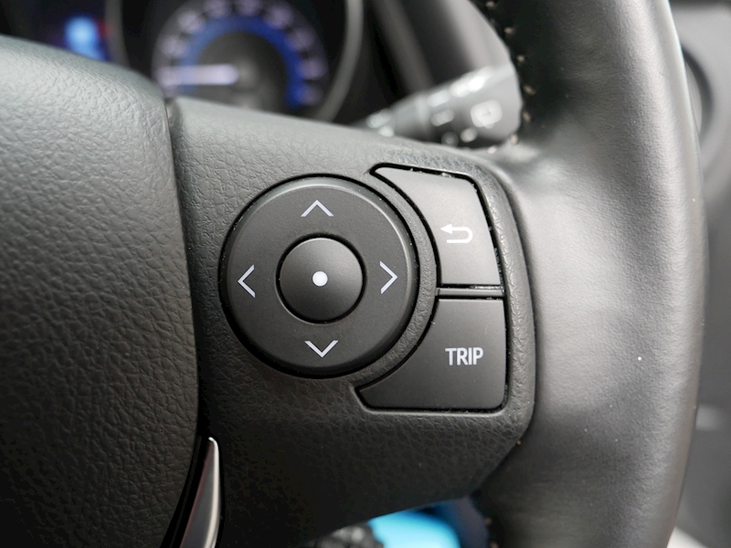 Toyota 1.8 VVT-h Design Hatchback 5dr Petrol Hybrid CVT (s/s) (136 ps)