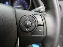 Toyota Auris VVT-h Design 