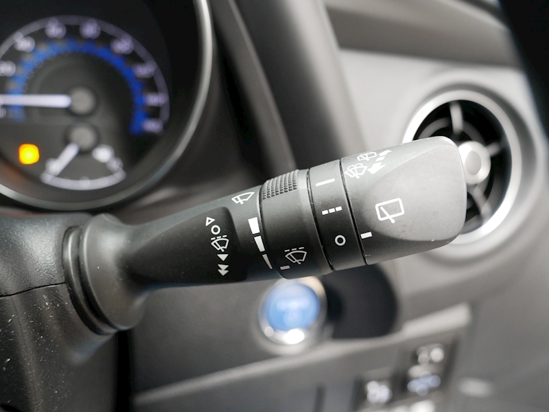 Toyota 1.8 VVT-h Design Hatchback 5dr Petrol Hybrid CVT (s/s) (136 ps)