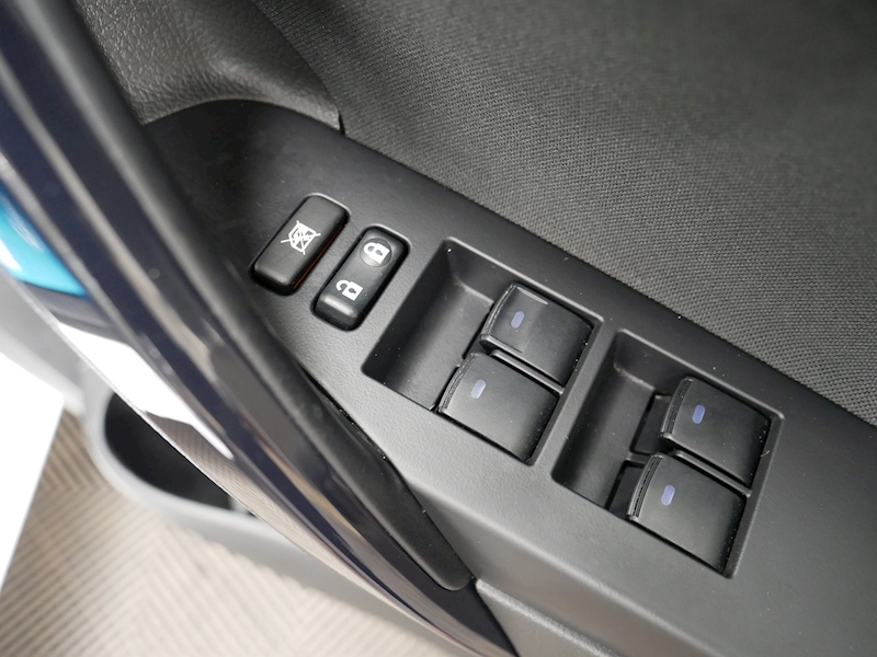 Toyota 1.8 VVT-h Design Hatchback 5dr Petrol Hybrid CVT (s/s) (136 ps)