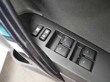 Toyota Auris VVT-h Design 