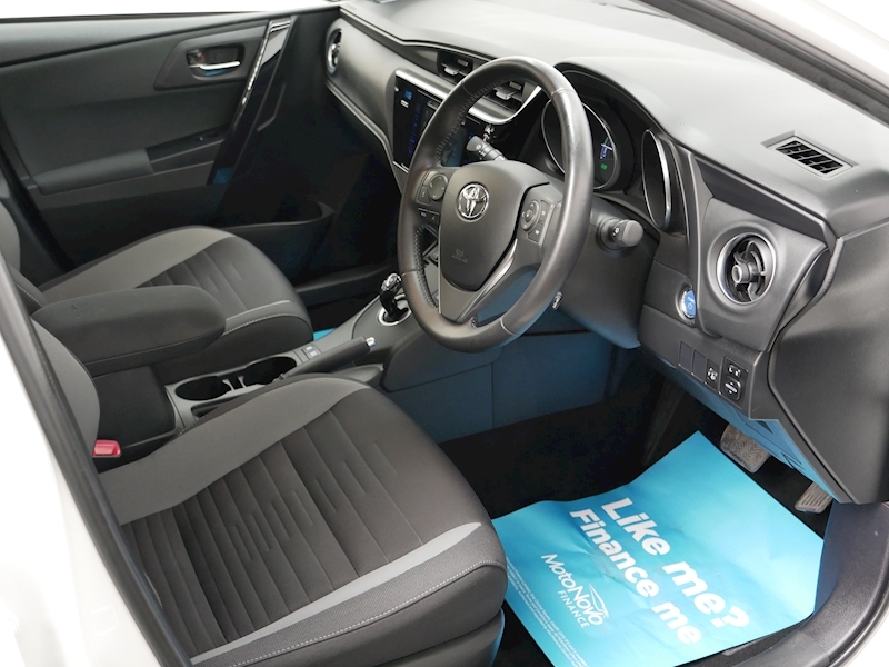 Toyota 1.8 VVT-h Design Hatchback 5dr Petrol Hybrid CVT (s/s) (136 ps)