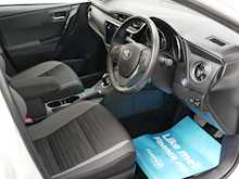 Toyota Auris VVT-h Design 