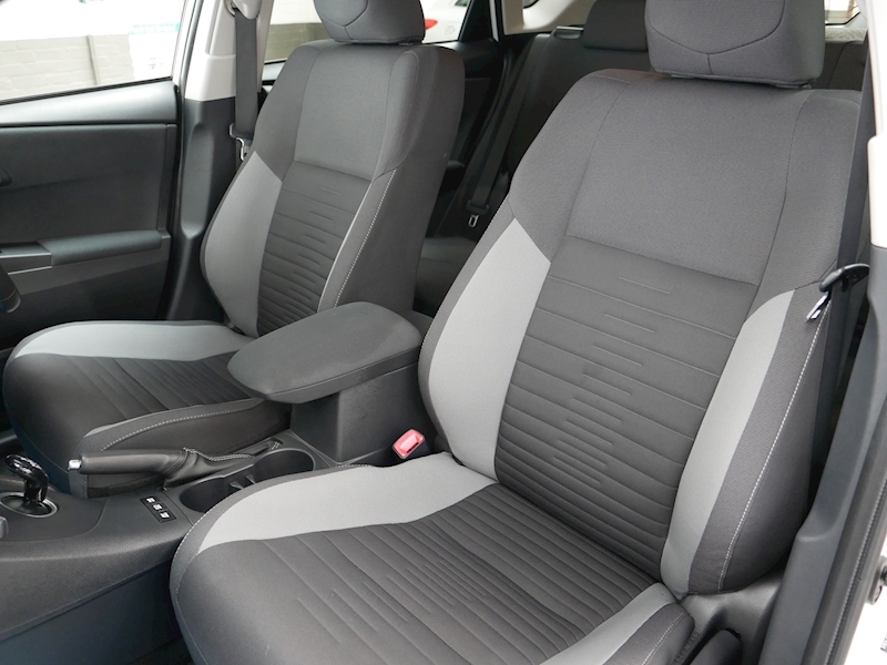 Toyota 1.8 VVT-h Design Hatchback 5dr Petrol Hybrid CVT (s/s) (136 ps)