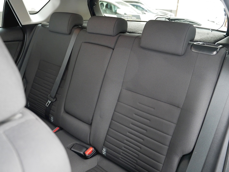 Toyota 1.8 VVT-h Design Hatchback 5dr Petrol Hybrid CVT (s/s) (136 ps)