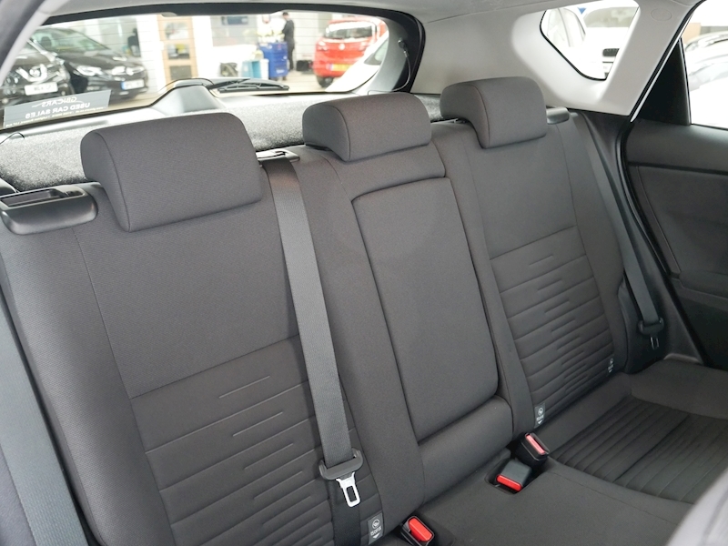 Toyota 1.8 VVT-h Design Hatchback 5dr Petrol Hybrid CVT (s/s) (136 ps)