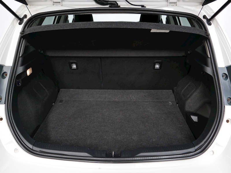 Toyota 1.8 VVT-h Design Hatchback 5dr Petrol Hybrid CVT (s/s) (136 ps)