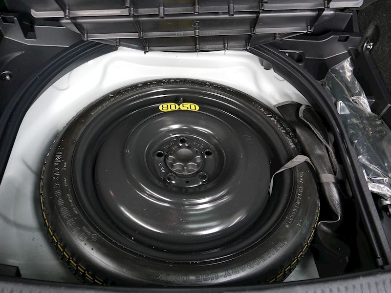 Toyota 1.8 VVT-h Design Hatchback 5dr Petrol Hybrid CVT (s/s) (136 ps)