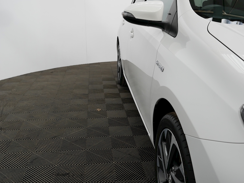 Toyota 1.8 VVT-h Design Hatchback 5dr Petrol Hybrid CVT (s/s) (136 ps)