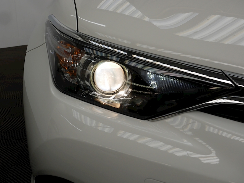 Toyota 1.8 VVT-h Design Hatchback 5dr Petrol Hybrid CVT (s/s) (136 ps)