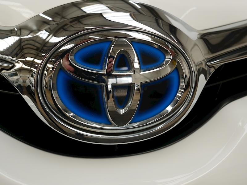Toyota 1.8 VVT-h Design Hatchback 5dr Petrol Hybrid CVT (s/s) (136 ps)