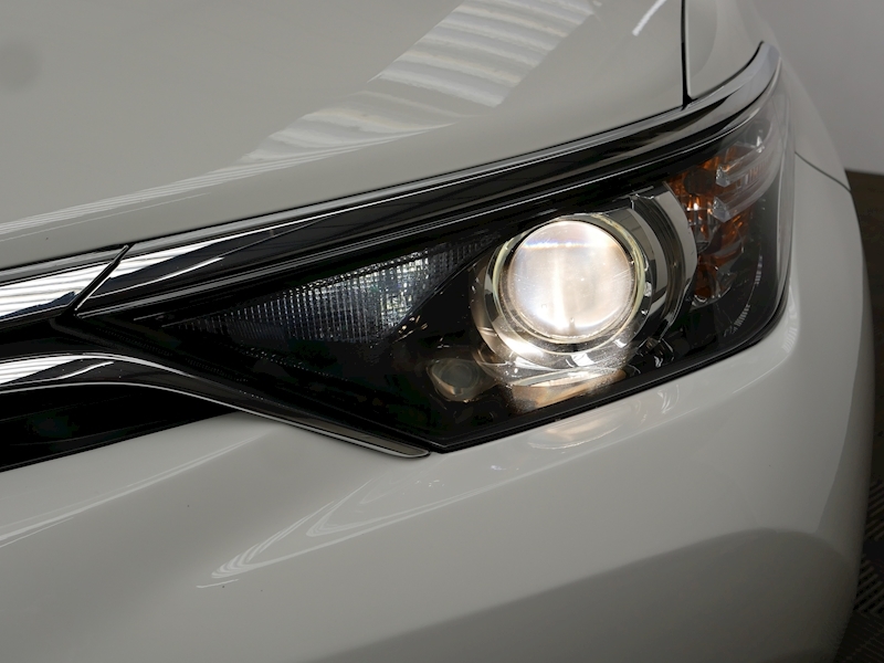 Toyota 1.8 VVT-h Design Hatchback 5dr Petrol Hybrid CVT (s/s) (136 ps)