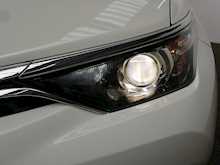 Toyota Auris VVT-h Design 