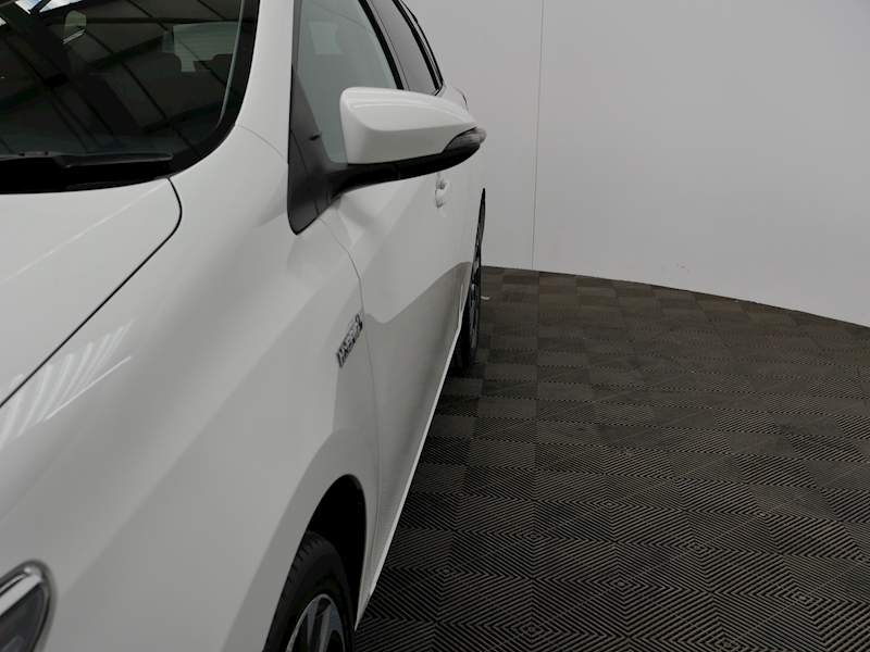 Toyota 1.8 VVT-h Design Hatchback 5dr Petrol Hybrid CVT (s/s) (136 ps)