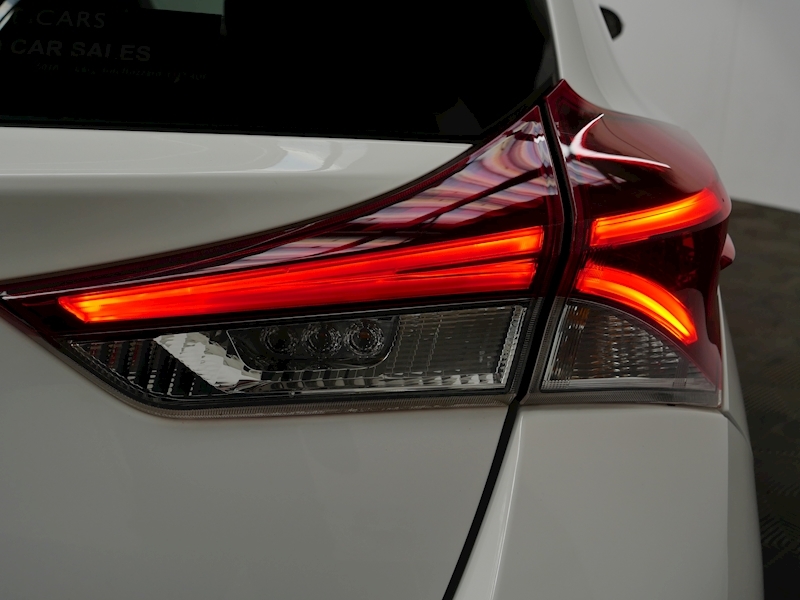 Toyota 1.8 VVT-h Design Hatchback 5dr Petrol Hybrid CVT (s/s) (136 ps)