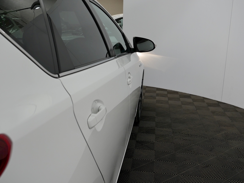 Toyota 1.8 VVT-h Design Hatchback 5dr Petrol Hybrid CVT (s/s) (136 ps)