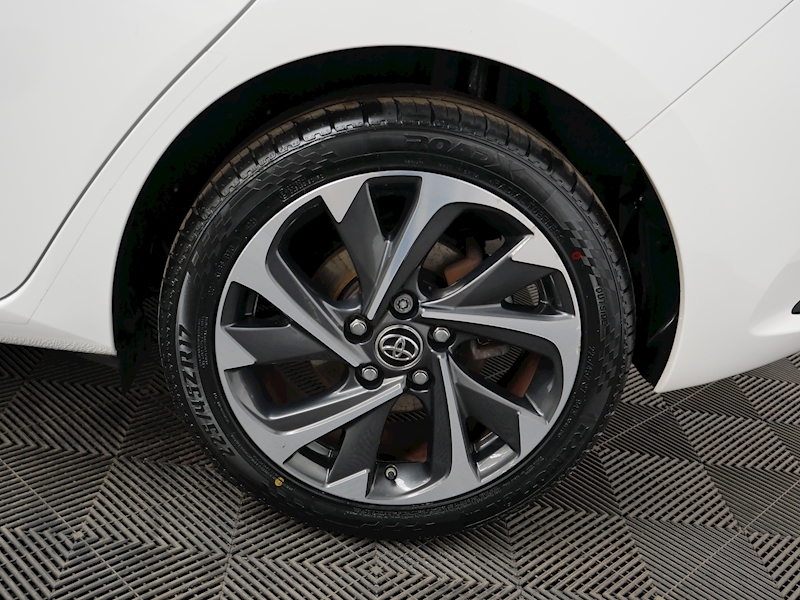 Toyota 1.8 VVT-h Design Hatchback 5dr Petrol Hybrid CVT (s/s) (136 ps)