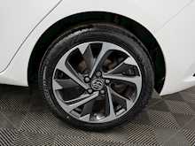 Toyota Auris VVT-h Design 