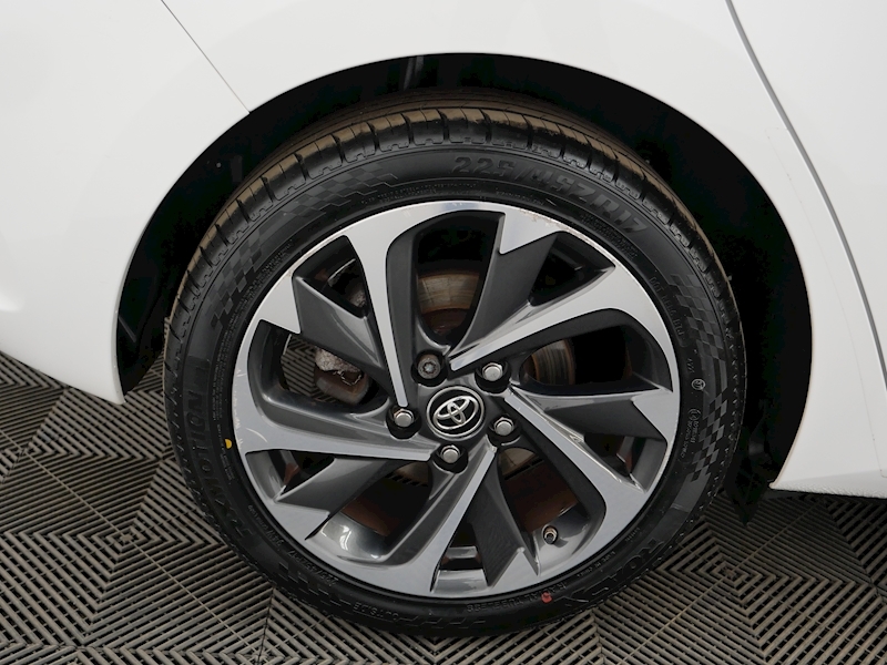 Toyota 1.8 VVT-h Design Hatchback 5dr Petrol Hybrid CVT (s/s) (136 ps)