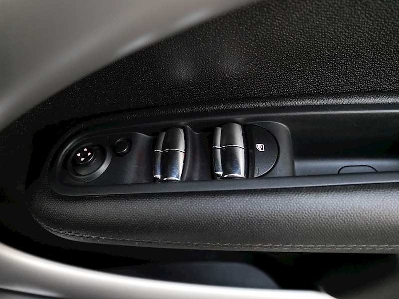 MINI 1.6 Cooper SUV 5dr Petrol Manual (137 g/km, 122 bhp)