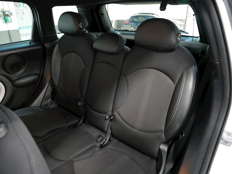 MINI 1.6 Cooper SUV 5dr Petrol Manual (137 g/km, 122 bhp)