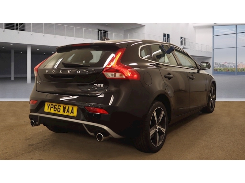 Volvo 2.0 D2 R-Design Hatchback 5dr Diesel Euro 6 (s/s) (120 ps)