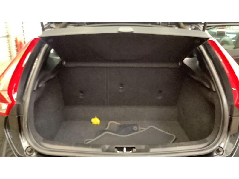 Volvo 2.0 D2 R-Design Hatchback 5dr Diesel Euro 6 (s/s) (120 ps)