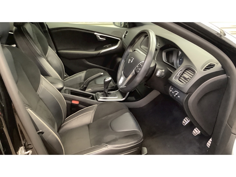 Volvo 2.0 D2 R-Design Hatchback 5dr Diesel Euro 6 (s/s) (120 ps)