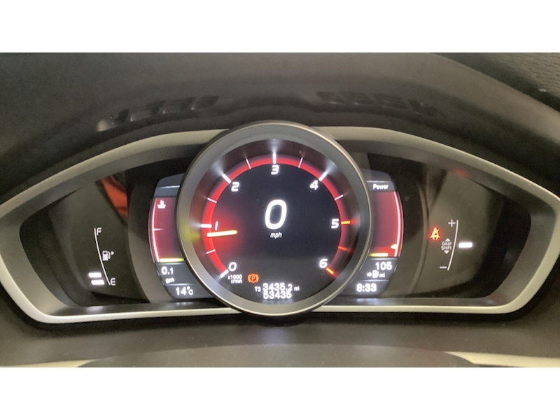 Volvo 2.0 D2 R-Design Hatchback 5dr Diesel Euro 6 (s/s) (120 ps)